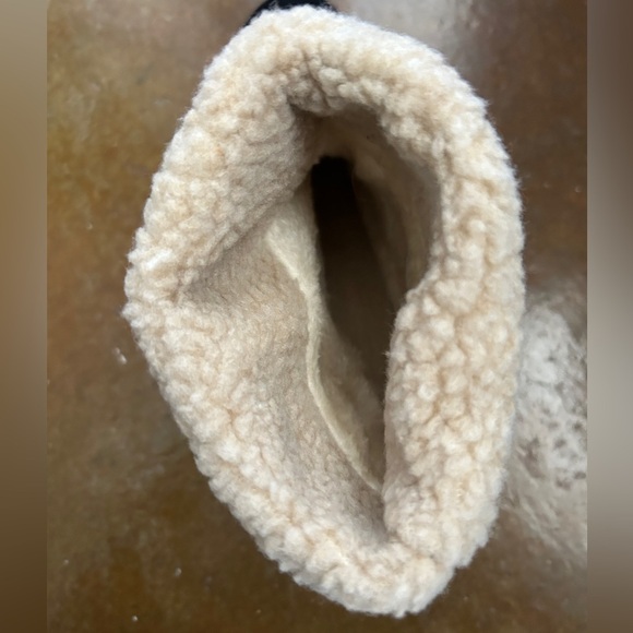 Cozy Black and Cream Ankle Boots - Picture 5 of 9